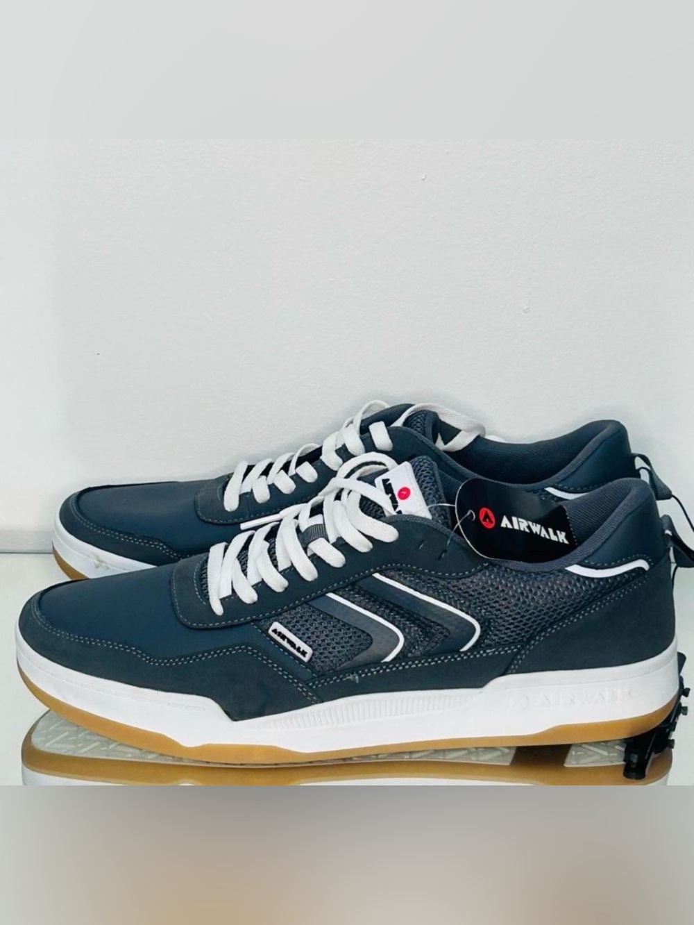 Airwalk Men’s Size 12 Skate Sneakers Navy Gum Sole NWT Casual Shoes